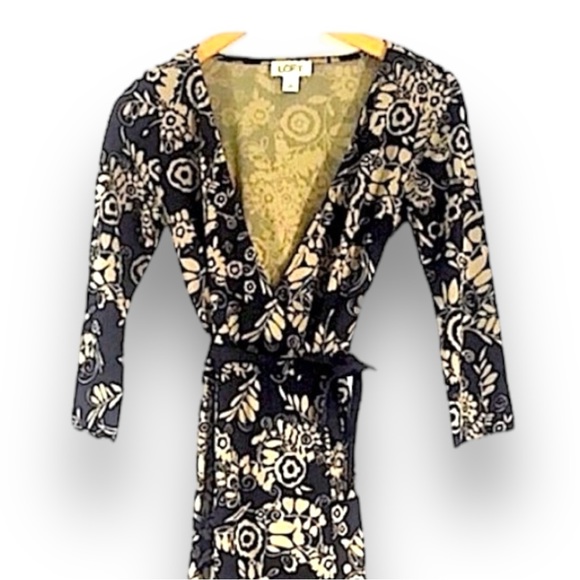 LOFT Wrap Maxi Dress in a Black & Light Taupe Floral  SZ 0 - Picture 7 of 15